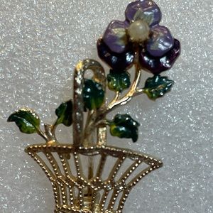Purple enameled brooch pansy in basket goldtone